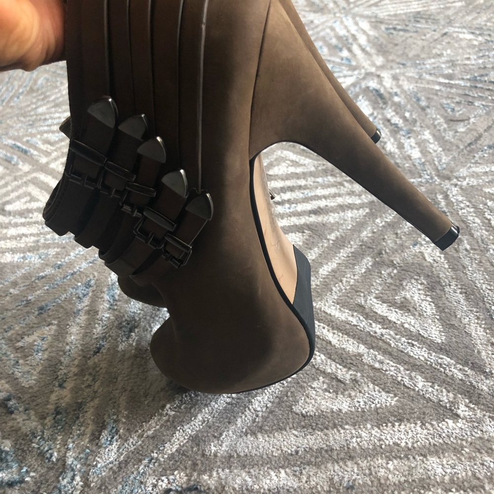 Shoes - Picture 7 of 9